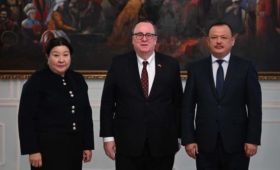 Посол США обсудил в ЖК выдачу виз для граждан Кыргызстана