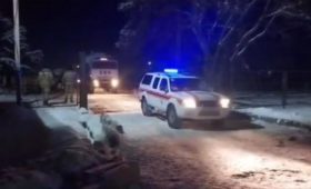 Кыргызские спасатели выехали в Казахстан для оказания помощи в эвакуации граждан, застрявших в пробке из-за снежного заноса