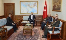 Посол Кыргызстана и министр обороны Турции обсудили сотрудничество в военно-технической сфере