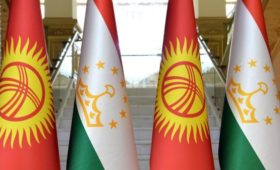 Кто был в составе делегации Кыргызстана по делимитации кыргызско-таджикской границы? Фамилии