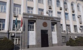 В Кыргызстане по итогам 2023 года были уволены 258 налоговиков