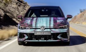 Обновлённый Volkswagen Golf показался на фото: мультимедиа как у Tiguan и кнопки на руле