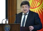 Акылбек Жапаров наградил отличившихся мэров