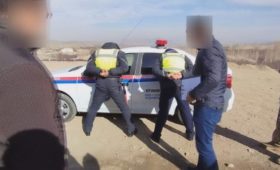При получении взятки задержаны сотрудники ОБДД Баткенской области