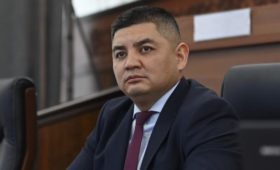 Жогорку Кенеш разрешил генпрокурору привлечь к уголовной ответственности депутата Жамгырчиева