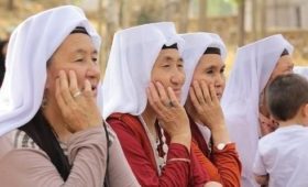 Президент Жапаров подписал изменения в закон о госгарантиях этническим кыргызам, переселяющимся в Кыргызстан