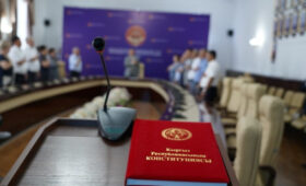 Ташиев предлагает кандидатам в судьи сдавать тест на знание кыргызского языка