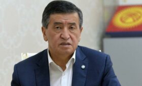 Депутат Тумонбаев предложил лишить Сооронбая Жээнбекова статуса экс-президента