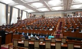 ЖК в первом чтении одобрил законопроект Мадумарова о пособиях, который ранее был отклонен комитетом