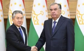 Президент Таджикистана принял министра иностранных дел Кыргызстана