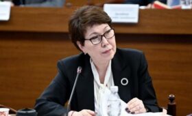 Депутат Кожокулова заявила, что комитет ЖК отклонил законопроект из-за фамилии Мадумарова