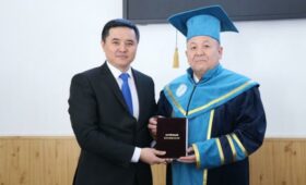 Главе СП Алмазбеку Акматову присвоено звание “Почетный профессор”