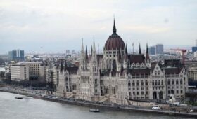 Депутатам ЖК показали парламент Венгрии