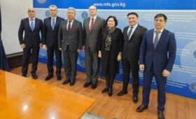 Замминистра иностранных дел Кыргызстана встретился с делегацией суда ЕАЭС