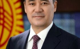 Президент поздравил кыргызстанцев с Днем защитника Отечества