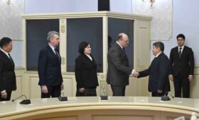 Глава Кабмина встретился с делегацией суда ЕАЭС