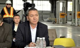 Депутаты Жогорку Кенеша  посетили завод по переработке шин в Токмоке