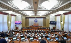 Жогорку Кенеш в третьем чтении принял закон об НКО