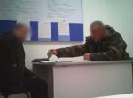 Глава Учкунского айылного аймака предложил 100 тыс. сомов сотруднику ГКНБ. Его задержали
