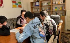 В МВД Кыргызстана из России доставили 3 несовершеннолетних