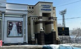 ГКНБ начал возвращать в муниципальную собственность участки возле стадиона имени Суюмбаева в Оше. Фото