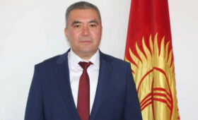 Президент уволил акима Иссык-Атинского района Алмазбека Осмонова в связи с утратой доверия