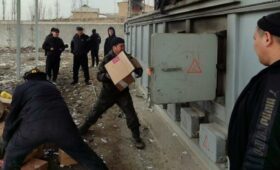 На мусорном полигоне Бишкека уничтожили 4 тонны продуктов с истекшим сроком
