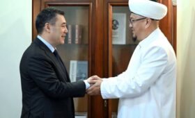 Президент Садыр Жапаров принял нового муфтия Абдулазиза Закирова