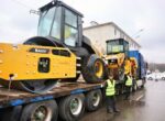 Глава кабмина вручил ключи от спецтехники и 100 автобусов городу Ош