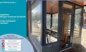 В Бишкеке на остановочном комплексе взломали дверь и разбили стекло