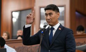 Депутат потребовал от спикера ЖК отреагировать на уход 13 депутатов седьмого созыва 