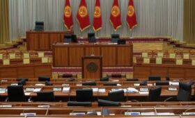 Депутаты хотят наделить дополнительными правами экс-спикеров Жогорку Кенеша