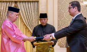 Посол Кыргызстана вручил верительные грамоты королю Малайзии