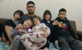 Одинокому отцу с пятью детьми нужна помощь