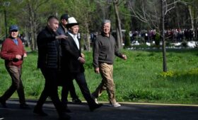 Садыр Жапаров посетил Ботанический сад после его реконструкции