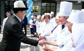 Садыр Жапаров открыл новое здание областного центра борьбы с туберкулезом в Жалал-Абаде 