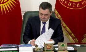 Садыр Жапаров подписал указ о политических и специальных государственных должностях