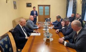 Александр Дрозденко в Кыргызстане провел рабочую встречу с послом России