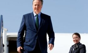 В Кыргызстан прибыл глава МИД Великобритании Дэвид Кэмерон