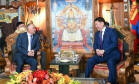 Спикер Жогорку Кенеша встретился с президентом Монголии