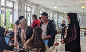 Выборы депутатов Жогорку Кенеша: Явка избирателей на 10:00