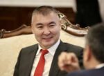 Дайырбек Орунбеков опубликовал интервью с управделами президента Каныбеком Туманбаевым о шантаже и сотруднике СГО, устанавливающем скрытую камеру