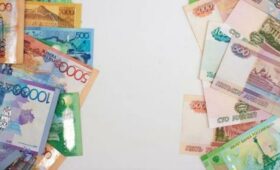 Банки в Казахстане стали реже покупать и продавать рубли и доллары
