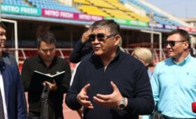 Камчыбек Ташиев провел собрание на стадионе им. Д.Өмүрзакова в Бишкеке, где летом начнется реконструкция