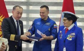 Космонавт Сергей Корсаков пожелал кыргызским студентам идти к своей мечте