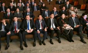 Депутатам парламентов Кыргызстана и Монголии рассказали об исторических связях кыргызского народа с Чингисханом и его потомками