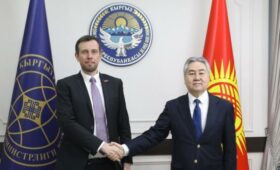 Глава МИД принял посла Великобритании в Кыргызстане