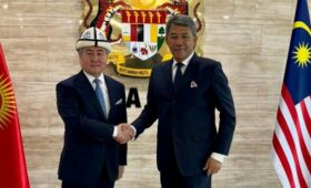 Главы МИД Кыргызстана и Малайзии провели встречу