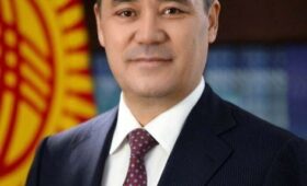 Президент поздравил кыргызстанцев с праздником Орозо айт