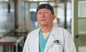 Хирург Мухамбетов выступает за меры по борьбе с устойчивостью к противомикробным препаратам